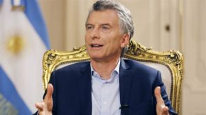 Macri firmó un decreto con 170 medidas para simplificar trámites y bajar costos de producción Macri firmó un decreto con 170 medidas para simplificar trámites y bajar costos de producción