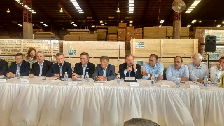 Macri en Misiones: En imágenes, la cuarta reunión de trabajo de la Mesa de Competitividad de la Cadena Foresto-industrial