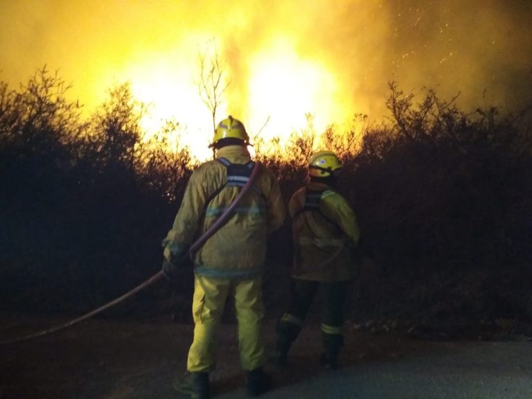 Córdoba: incendio fuera de control avanza en la zona turística de Capilla del Monte