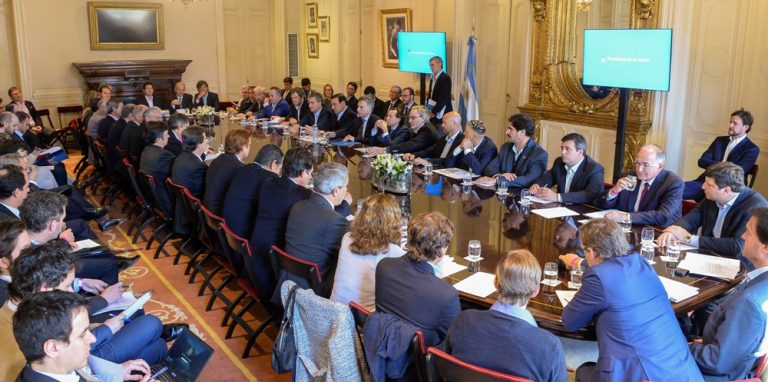 Mesa Nacional de Competitividad Foresto-industrial: las Pymes de la Madera y Mueble pidieron soluciones urgentes a Macri