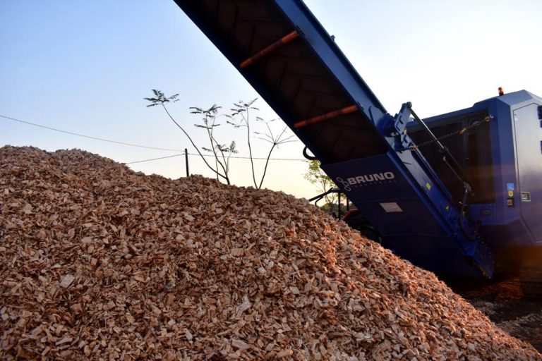 #FeriaForestal2018: la brasileña Bruno Industrial exhibió la imponente TR KING, la más grande “chipeadora” que haya pisado suelo argentino