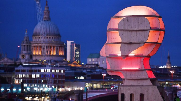 Una obra de arte público en Londres, con madera certificada por PEFC, aporta a desafiar el estigma de la salud mental en el mundo