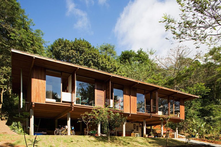 Casas brasileñas de madera: ejemplos en planta y sección