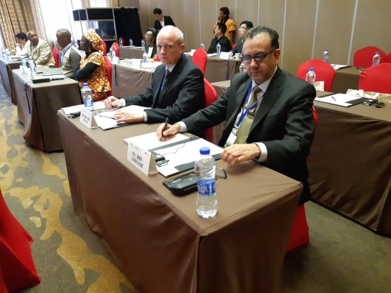Representantes de la APEFIC en China: en una misión internacional asisten a un seminario de investigación forestal para países en desarrollo