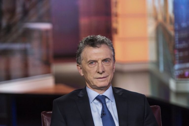 Bono de fin de año: Macri firmó el decreto para los trabajadores privados