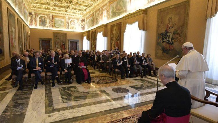 El Papa Francisco hizo un llamamiento a los científicos para volcarse al servicio de la humanidad