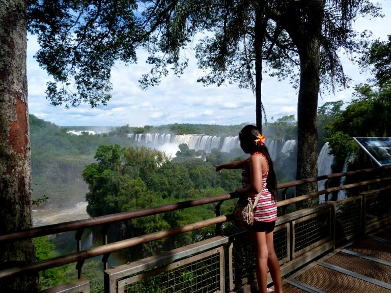 FCF-UNaM: Natalia Casado dictará una charla virtual sobre «Turismo en áreas protegidas: impacto del uso público intensivo sobre mamíferos en el PN Iguazú