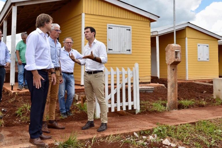Iván Kerr: «Misiones rubricó con Nación el mayor convenio del país en construcción de viviendas sustentables»