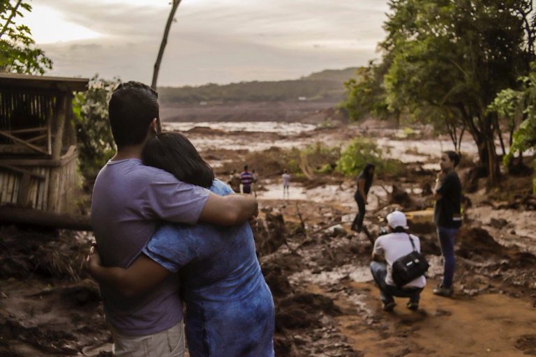 Desastre ambiental en Brasil: aumenta el número de muertos en Brumandinho, preocupa la contaminación de los ríos, hay 8 funcionarios de Vale presos  y nuevas evacuaciones por riesgo que colapsen más represas