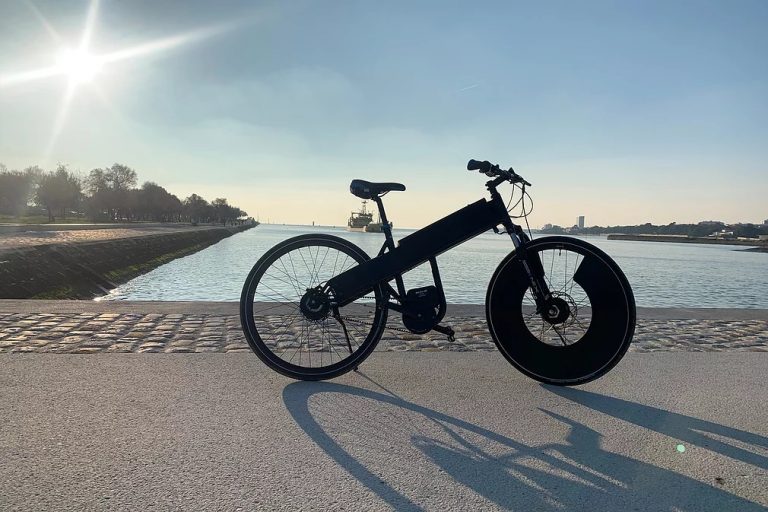 La primera bicicleta solar del mundo se presentó en Europa y del proyecto formó parte una diseñadora industrial con fuertes raíces en Misiones