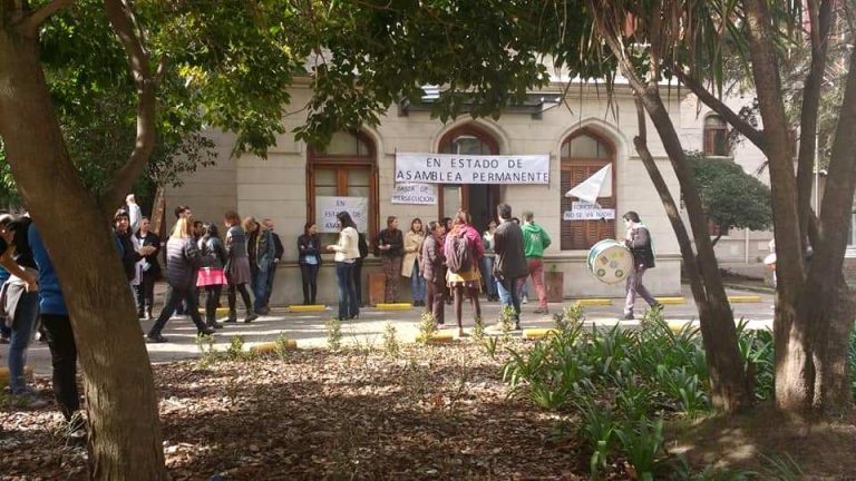 #DespidosenAgroindustria: un grupo de trabajadores de SIG, Legales y Promoción se encuentra “unido” en el reclamo y piden diálogo con las autoridades