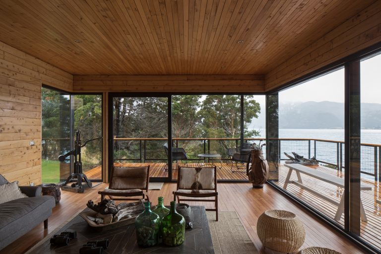 Arquitectura con madera: la Casa Sombreros, con terminaciones de técnicas de carpinterías que agregaron valor a la construcción