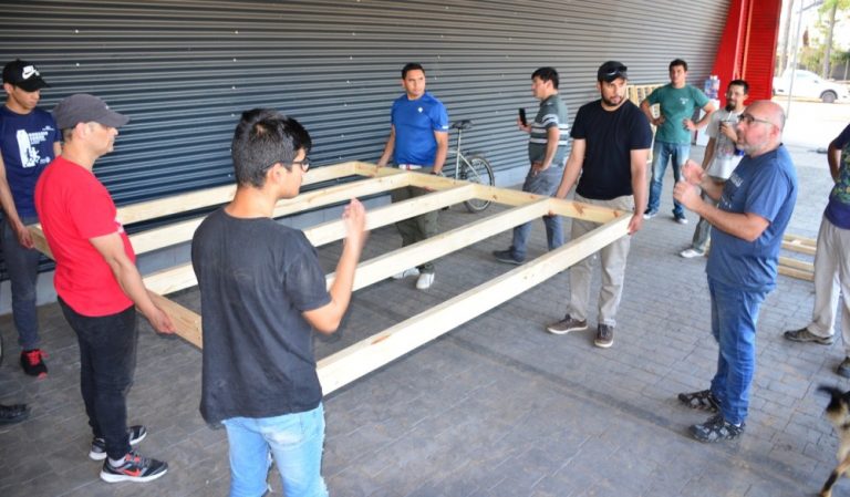 Corrientes: iniciaron capacitación en construcción de casas de madera en Bella Vista