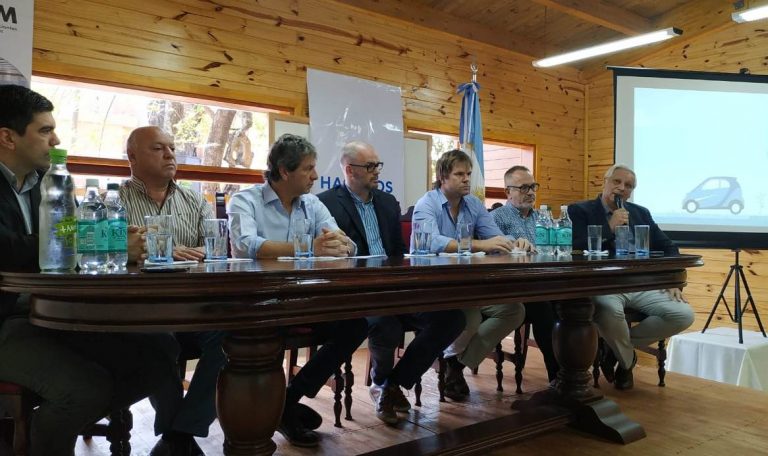 Nación, empresarios y compañías aseguradoras acordaron unir las políticas del Seguro Verde y Hacemos Futuro para fomentar el empleo calificado en la cadena forestoindustrial