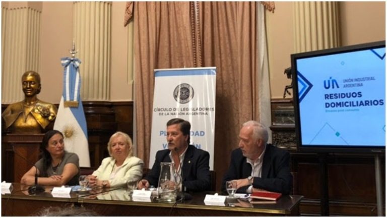 Buenos Aires: Legisladores debatieron sobre los residuos domiciliarios y los envases post consumo.