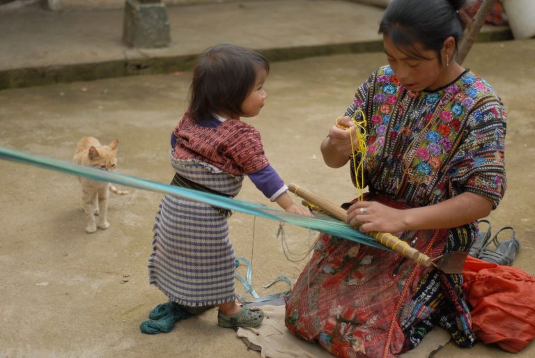 Leyendas sagradas y riqueza de la cultura ancestral: los secretos de los tejidos Mayas de Guatemala