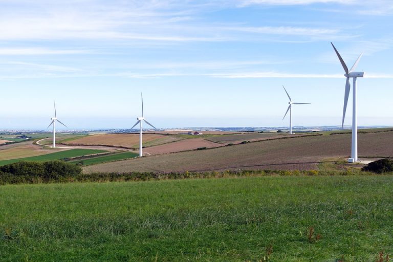 Costa Rica y Uruguay entre los países del mundo que lideran el cambio de su matriz energética hacia las energías limpias
