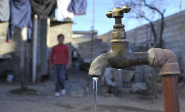 En Salta se pierden se pierden 12 millones de litros de agua potable por hora