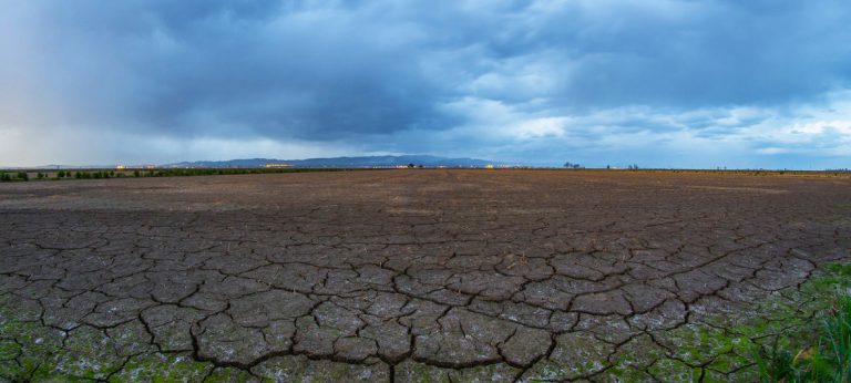 Cambio climático y escasez del agua : nuevo estudio científico alerta sobre sequías «más frecuentes y extremas» en gran parte del mundo