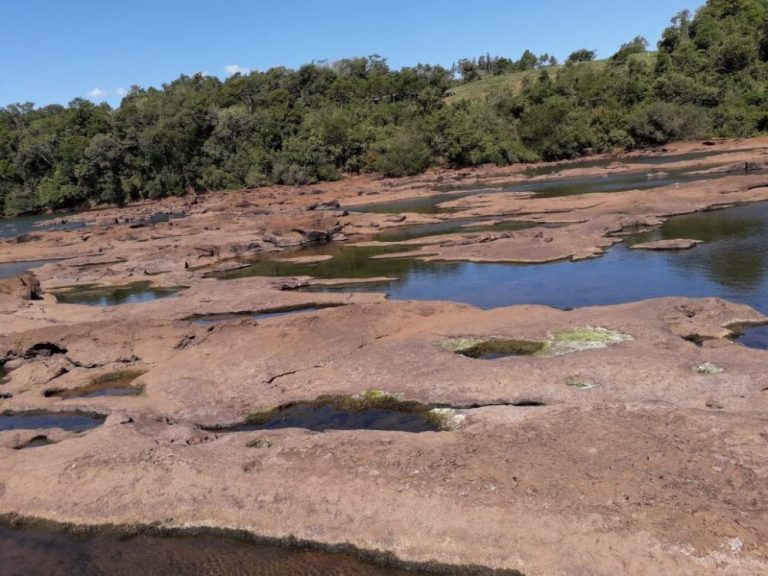 Brasil: registran impactantes cambio de paisajes por la bajante del río Uruguay, al sur de Santa Catarina y Río Grande do Sul