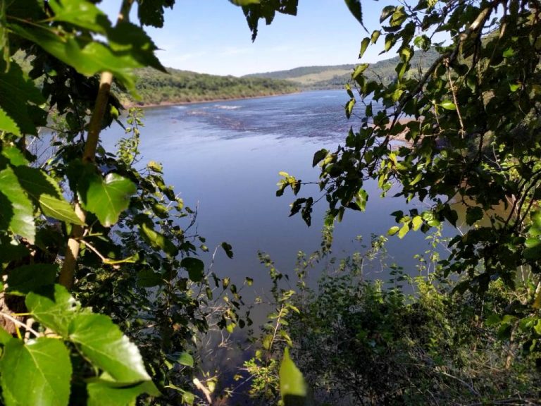 Roque Soboczinski, intendente de El Soberbio: “Habrá más controles sobre la frontera por la pesca ilegal y se destruirán todas las canoas o embarcaciones que se detecten sobre la costa del Río Uruguay”