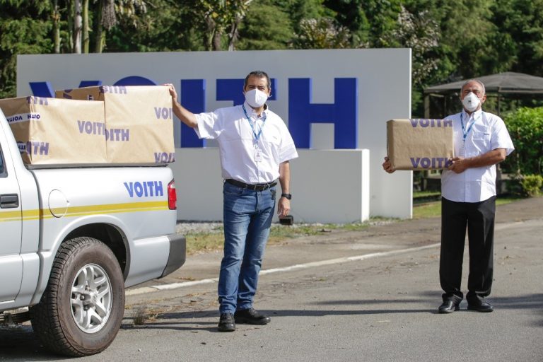 Voith ayuda a combatir el coronavirus donando mascarillas  y genera ingresos para las comunidades vecinas
