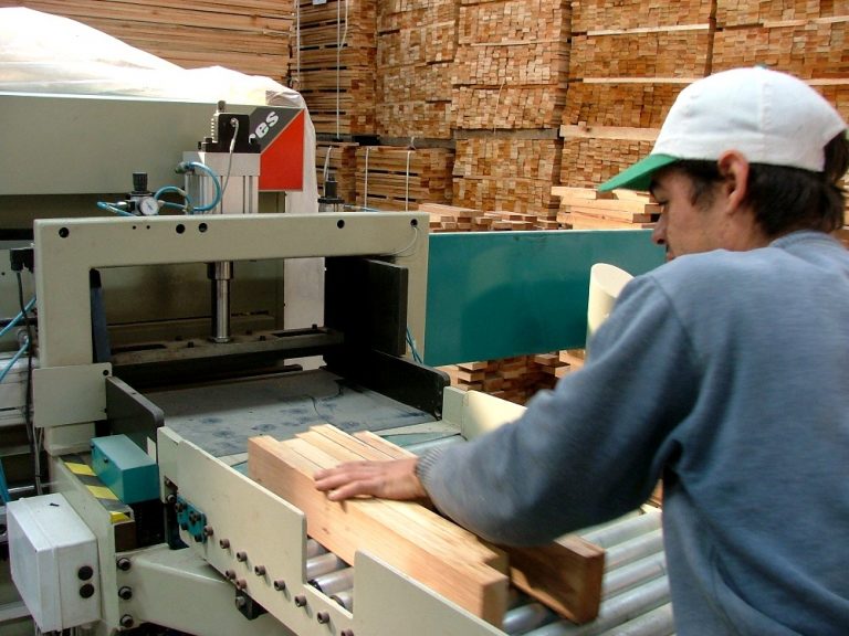 Domingo Paiva, del SOIME: «Ante la crisis económica, la variable de ajuste sigue siendo el trabajador en la industria de la madera»