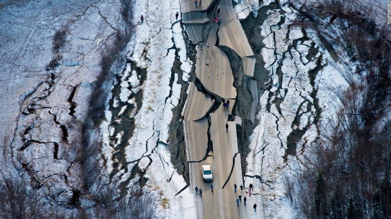 Alaska: un terremoto de magnitud 7,8 en la escala Richter  sacudió el sur de la península y autoridades descartaron alerta de tsunami