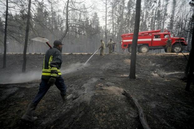 Ucrania: cinco muertos y más de 100 viviendas destruidas por un incendio forestal en Lugansk