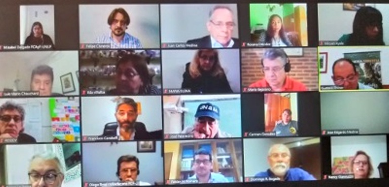 Decanos, investigadores y graduados debatieron sobre el rol actual y futuro que cumplen las carreras de Ingeniería Forestal en el desarrollo social, económico y ambiental de la Argentina