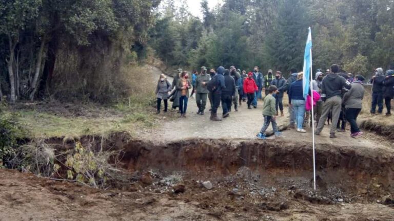«El Estado debe dar una respuesta de reubicación a las familias en 15 días», sostuvo un Juez de Bariloche al rechazar el pedido de desalojo por la usurpación masiva a una reserva natural del INTA en El Bolsón