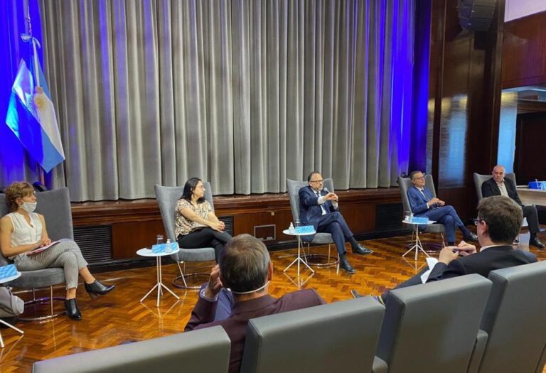 Acuerdan una agenda nacional para impulsar el desarrollo de la actividad promoviendo más uso de la madera, aumentar la producción en el sector e impulsar las exportaciones