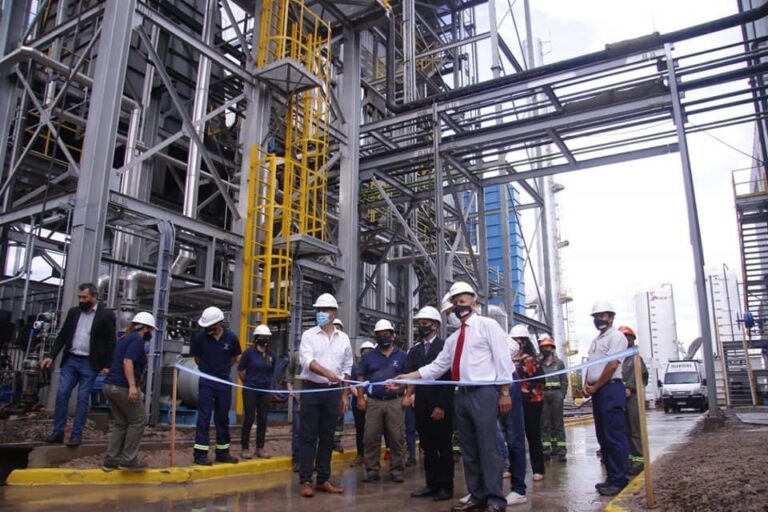 Chaco: Fernández y Capitanich inauguraron dos centrales generadoras de energía en base a biomasa forestal