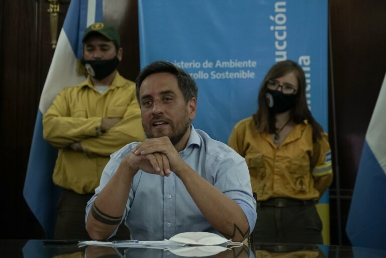 Gobierno nacional acordó un nuevo convenio colectivo de trabajo para 421 brigadistas que combaten incendios forestales