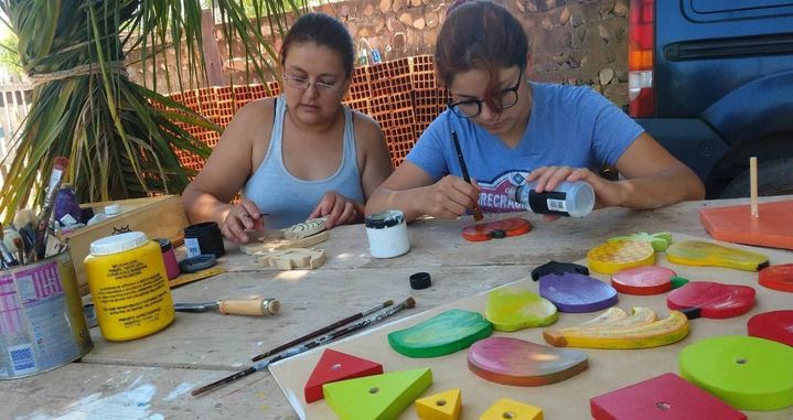 Salta: fabrican juguetes artesanales en madera con la reutilización de remanentes que se generan en las carpinterías y aserraderos en Orán