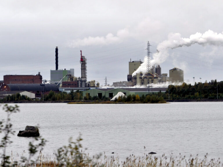 Por la caída global en la demanda de papel, Stora Enso reducirá un 35% su capacidad de producción y cierra dos de sus fábricas