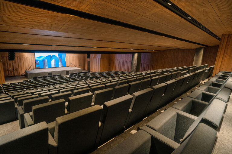 Arquitectura sostenible: la nueva sede del Banco de Corrientes diseñada con madera por ESARQ