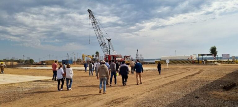 Empresarios industriales, técnicos y académicos forestales de Misiones y Corrientes recorrieron las obras del futuro puerto y Parque Industrial de Ituzaingó