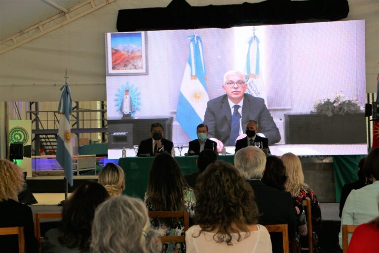 Santiago del Estero: Julián Dominguez y Gerardo Zamora inauguraron oficialmente el primer Centro Tecnológico de la Madera de la UNSE
