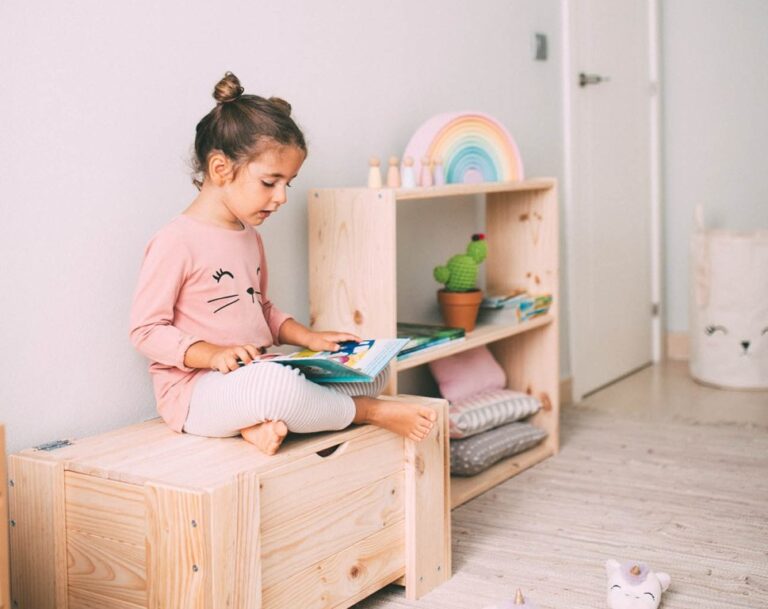 Muebles de madera de pino, natural con diseños modernos, accesibles y funcionales