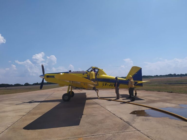 Argentina en «Alerta Roja»: sigue fuera de control el fuego en la Patagonia y la situación extrema en la Mesopotamia requiere de «cuatro aviones hidrantes» para poder enfrentar los incendios