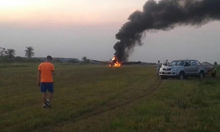 Corrientes en llamas: un avión hidrante se «incendió» en pleno combate en Ituzaingó