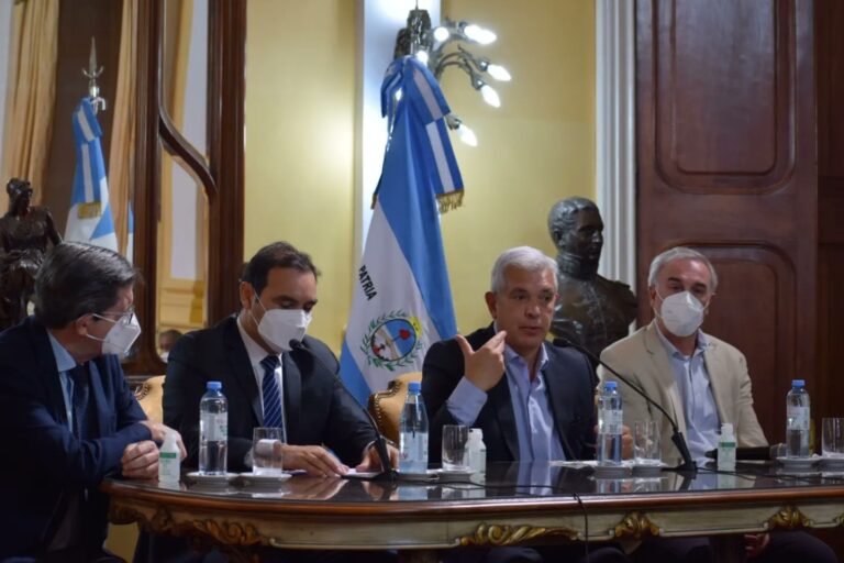 Corrientes en llamas: tras la polémica, Valdés y Domínguez acordaron un trabajo conjunto para asistir a los productores afectados por los incendios rurales y la sequía