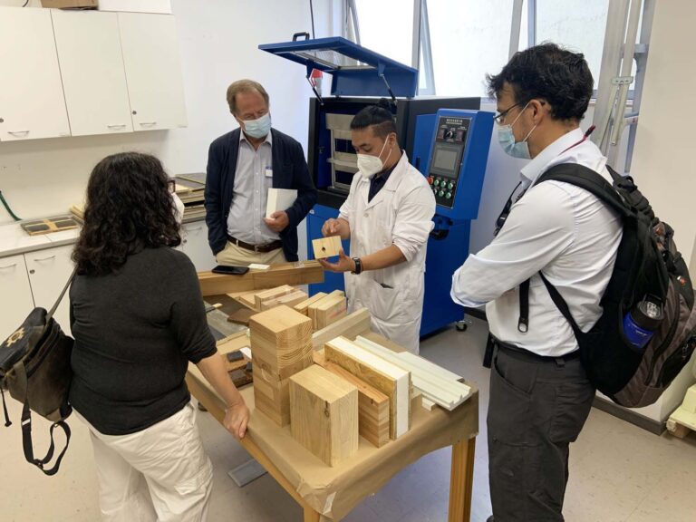 Chile | Crearon el primer centro de innovación para la industria de la madera con la participación de cinco universidades del país
