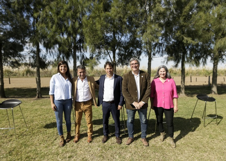 Buenos Aires | Presentaron el Plan de Impulso a la Actividad Forestal con entrega de plantines a productores y escuelas rurales