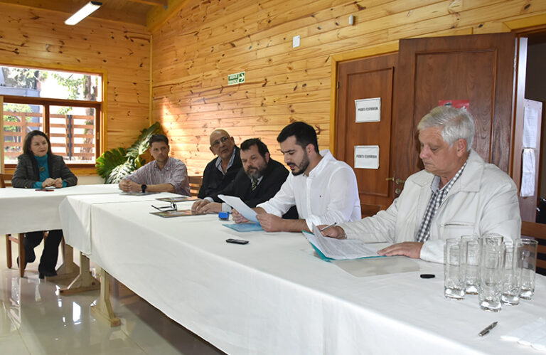 Empleo calificado | UOCRA y APICOFOM promoverán la formación de recursos humanos para la construcción con madera