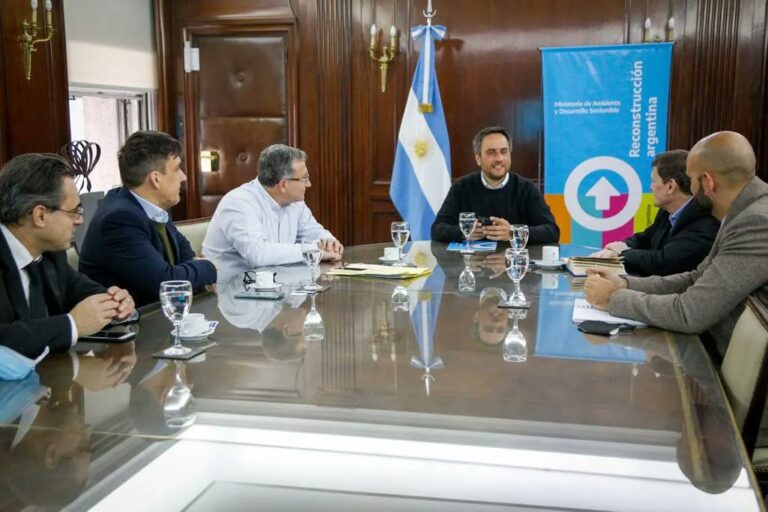 Misiones firmó convenio de financiamiento y asistencia desde Ambiente para fortalecer tareas de manejo del fuego