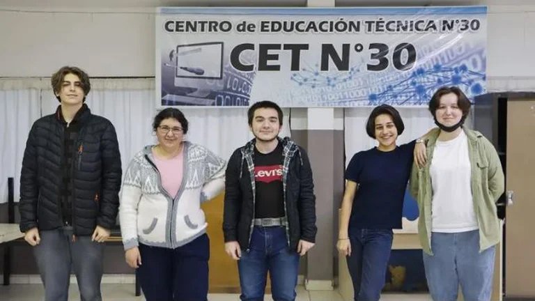 Río Negro | Estudiantes desarrollaron el proyecto «Messi», un satélite para la prevención de incendios forestales