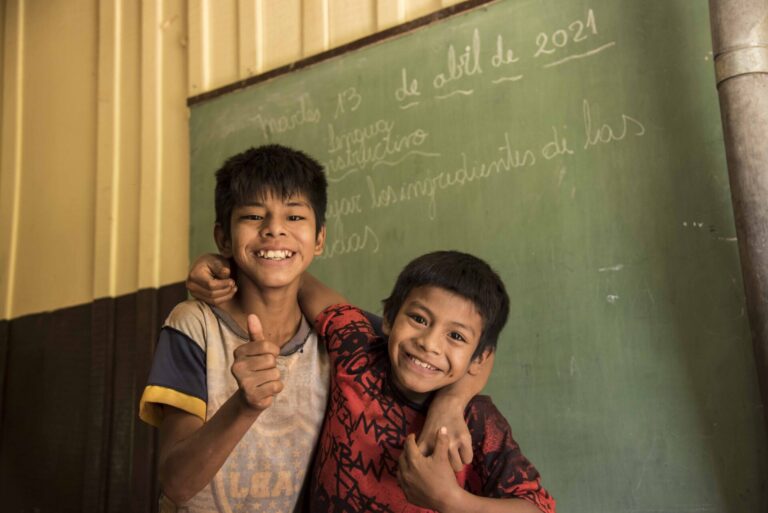 Misiones | Ayvurá Rayty, el primero de tres manuales que se producirán para enseñar el alfabeto a niños mbya en el marco del proyecto Tapé Porã