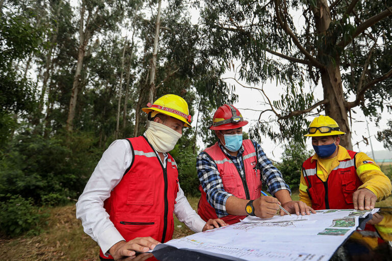 Chile | Expertos en incendios buscan unificar las comunicaciones para enfrentar emergencias e intercambian experiencias con Uruguay, Argentina y España